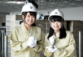 建設業の魅力を紹介する沢井里奈さん（左）、綾瀬麗奈さん＝広報用のＤＶＤから