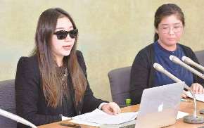 就職活動中の学生に対するハラスメント防止について記者会見する大学生ら＝２日、東京・霞が関の厚労省で
