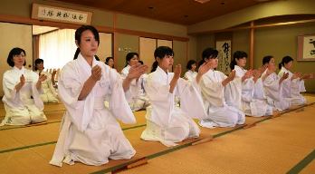 社会 女性神職 活躍の時代 後継難で 会社員の夫に代わり 就職 転職ニュース 中日しごと情報 転職 求人情報 名古屋市 愛知県 岐阜県 三重県 社会 女性神職 活躍の時代 後継難で 会社員の夫に代わり 就職 転職ニュース 中日しごと情報 転職 求人情報 名古屋市 愛知県 岐阜県 三重県
