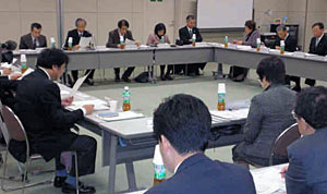 県内の雇用情勢などについて報告された石川地方労働審議会＝金沢市西念で