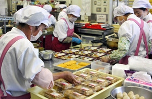 「ファームまぁま喜ね舎」の年商は１億円超と県内最多。農産物加工、販売や食育など、各地で女性加工グループの活動が活発化している＝福井市のアグリらんど喜ね舎で