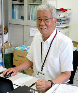 「介護保険の隙間を埋める仕事にやりがいを感じる」と話す森下俊治さん＝名古屋市内で