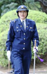 国会議事堂周辺を巡視する警視庁第５機動隊の宮崎真由美副隊長＝東京・永田町で