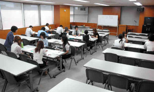 不況の影響で受講者が減少している中小企業向けの講座＝豊橋商工会議所で