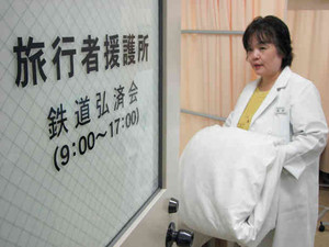 ４月以降は新入社員がよく訪れると話す高森さん＝ＪＲ名古屋駅で