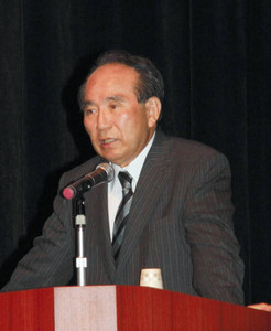 「地域医療には地域の支えも必要」と話す瀬戸上健二郎さん＝福井市手寄１の県民ホールで