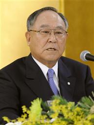 年頭の記者会見を行う日本経団連の御手洗冨士夫会長＝６日午後、東京都内のホテル（共同）