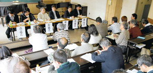 青少年の雇用問題を考えるために開かれたシンポジウム＝名古屋市中区の市教育館で