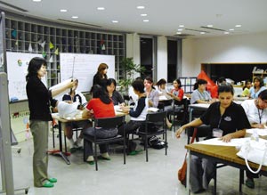 介護の仕事に就きたい在日外国人のための日本語教室＝焼津市で