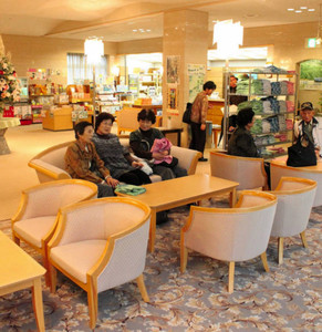 客室稼働率が８５％前後の高率を維持している「サンモリーユ下条」＝長野県下条村で